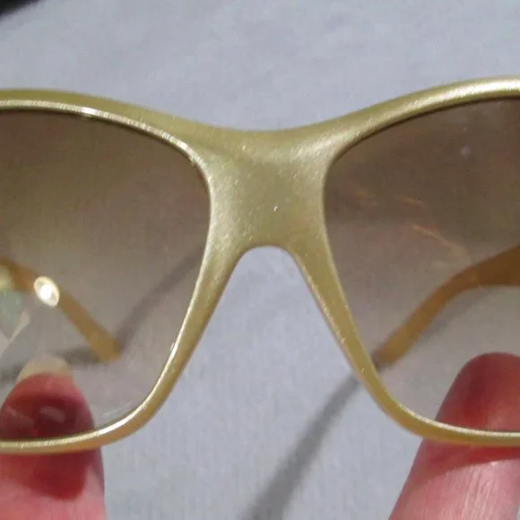 NWOT Calvin Klein Rare Gold Frame Sunglasses ~ CK ๐ - Picture 9 of 16